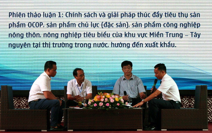 Các đại biểu tham gia trao đổi, thảo luận tại hội nghị.