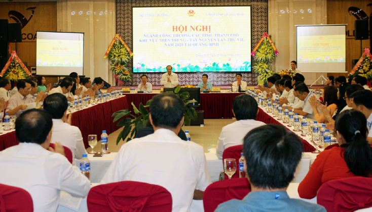 Toàn cảnh hội nghị.