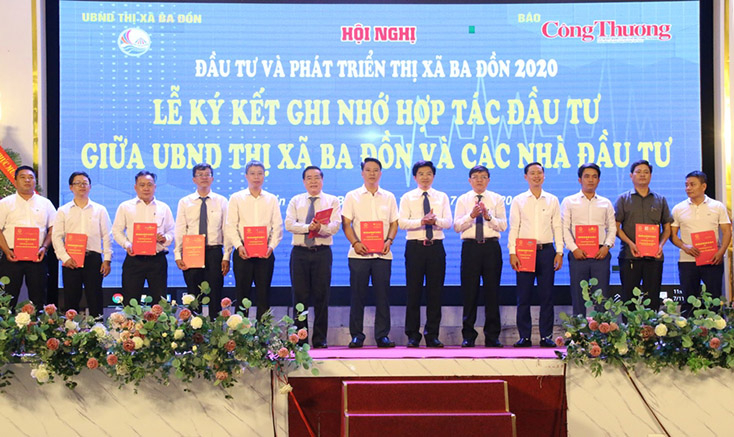 Tại hội nghị, các nhà đầu tư đã kí cam kết ghi nhớ hợp tác với số vốn khoảng 9000 tỷ đồng