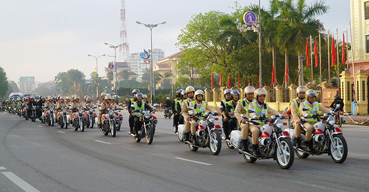 Lực lượng chức năng ra quân thực hiện chủ đề năm ATGT 2020  