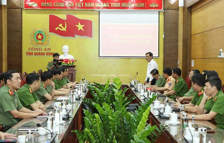 Đồng chí Trần Thắng, Phó Bí thư Thường trực Tỉnh ủy phát biểu chỉ đạo tại buổi lễ công bố quyết định.