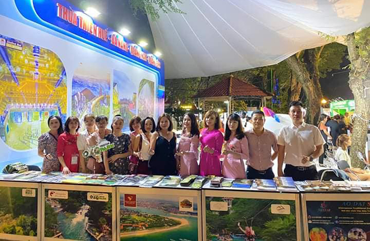 Gian hàng liên kết 4 tỉnh Quảng Nam - Đà Nẵng - Thừa Thiên Huế - Quảng Bình nhằm quảng bá những hình ảnh đặc sắc về các khu điểm du lịch nổi tiếng ở các địa phương.