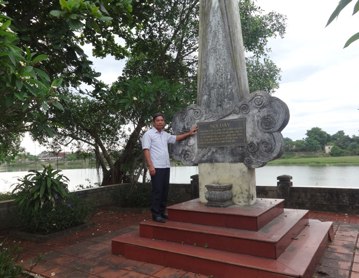 Bia tưởng niệm nơi Anh hùng Lâm Úy hy sinh. 