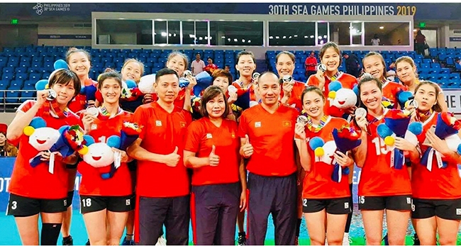 Bóng chuyền nữ Việt Nam giành HCB SEA Games 30 sau thất bại 0-3 trước Thái-lan.