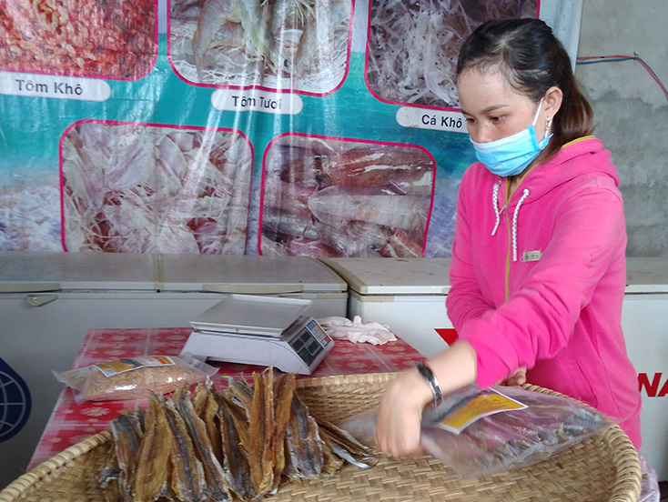 Bao bì, nhãn mác của các sản phẩm thủy hải sản khô cần được hỗ trợ tích cực để hiện đại, tiện dụng hơn.