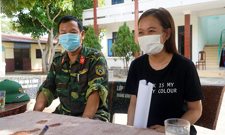 “Chúng em cảm ơn đất nước Việt Nam”, nụ cười của Aloun bị che khuất sau chiếc khẩu trang, chỉ còn đôi mắt rất đẹp lấp lánh ánh nhìn cảm động