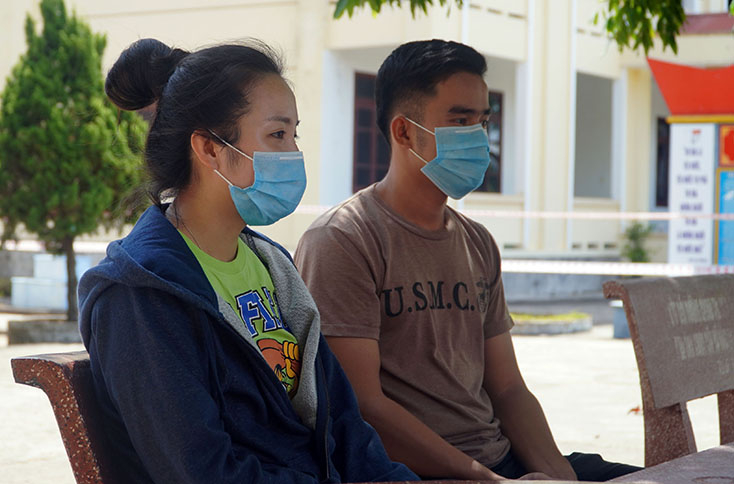 Các sinh viên Santixay Malayphone, Saengsavang Souksavath: Cảm ơn các chú bộ đội, y bác sĩ và mọi người
