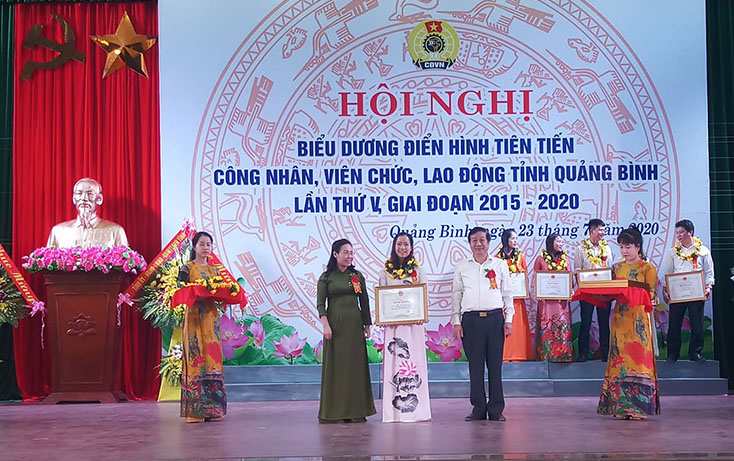 Các cá nhân, tập thể được UBND tỉnh tặng bằng khen vì đã có thành tích trong lao động, sản xuất  và công tác năm 2019-2020