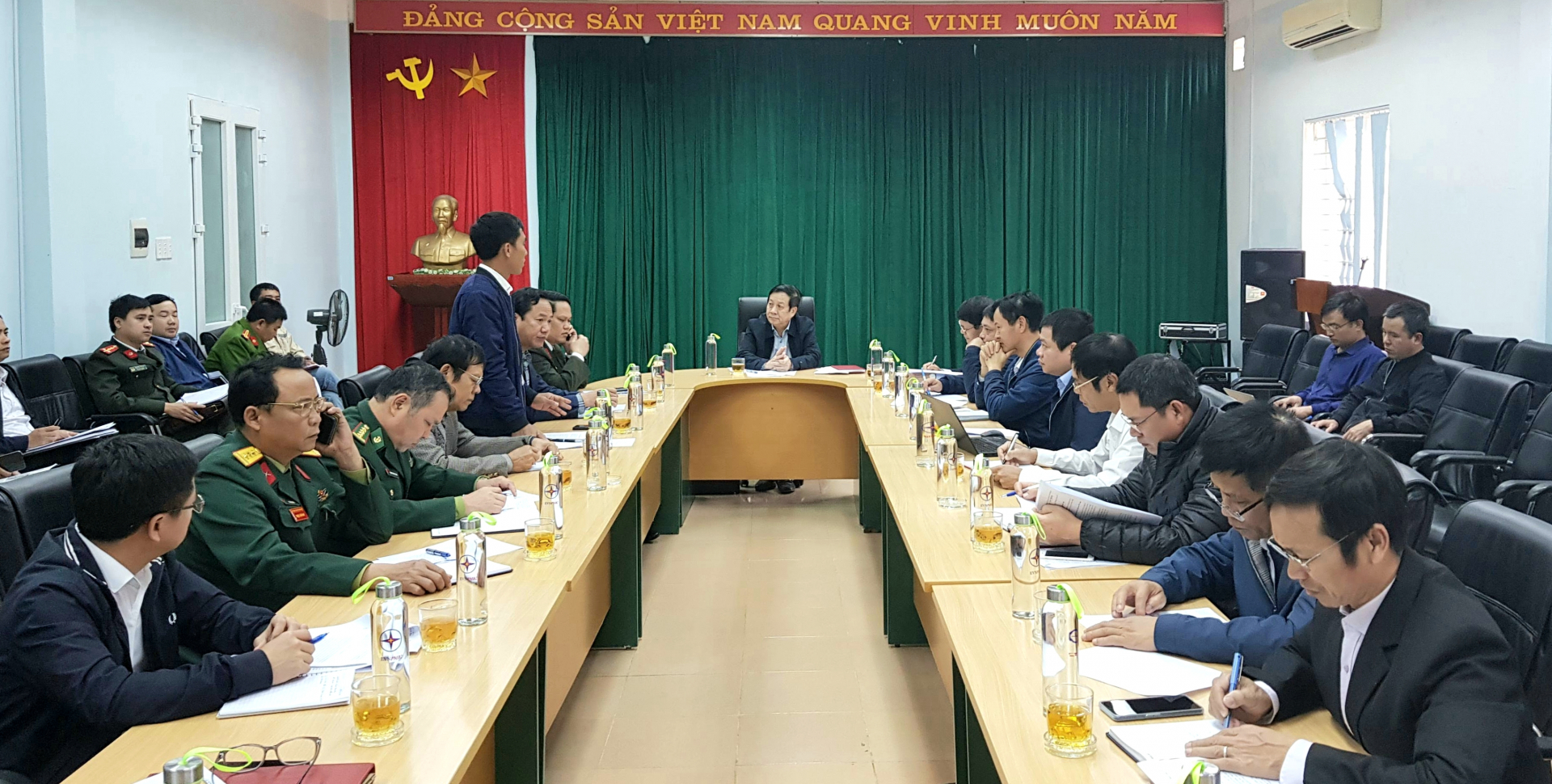     Lãnh đạo tỉnh làm việc với Ban quản lý dự án Điện 2 và các sở, ngành, địa phương liên quan về giải pháp đẩy nhanh tiến độ xây dựng Trung tâm Điện lực Quảng Trạch.