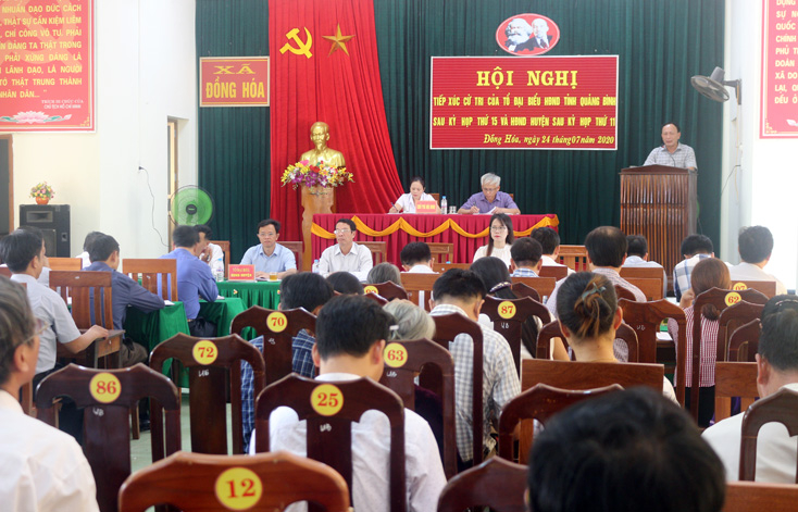 Đại diện tổ đại biểu HĐND tỉnh trả lời ý kiến, kiến nghị của cử tri.