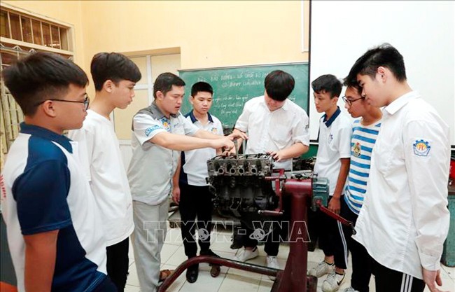 Nhiều sinh viên ra trường chưa đáp ứng nhu cầu thị trường lao động. Ảnh: TTXVN.
