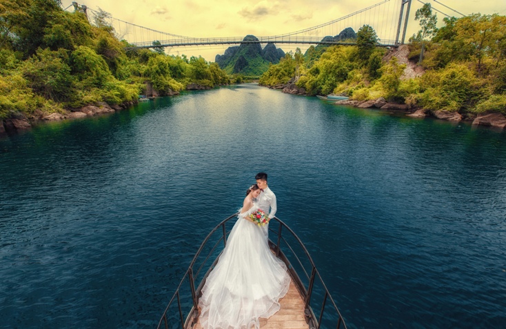 Chụp hình cưới tại các địa điểm du lịch luôn nhận được sự yêu thích của các cặp đôi.  Ảnh: Kevin Chuyên Wedding