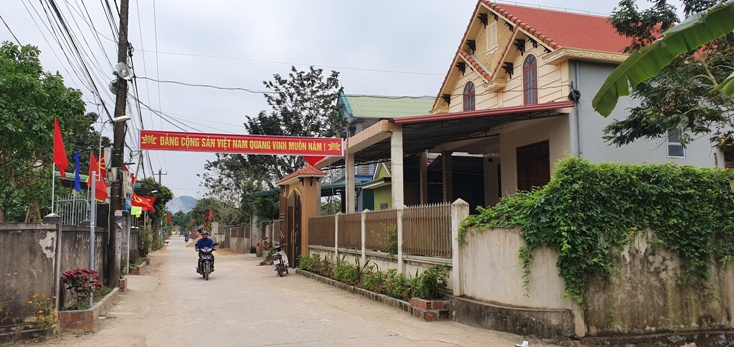  Diện mạo nông thôn mới của nhiều địa phương ở huyện Tuyên Hóa khởi sắc từ xuất khẩu lao động.