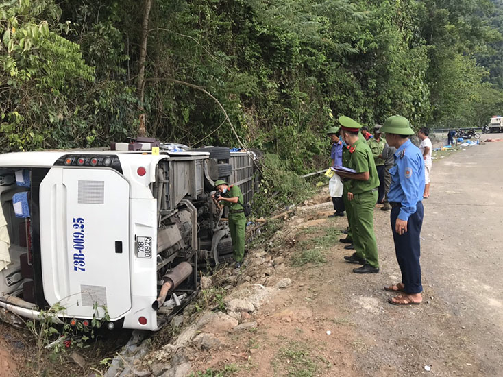 Các đơn vị nghiệp vụ khẩn trương vào cuộc điều tra nguyên nhân vụ tai nạn