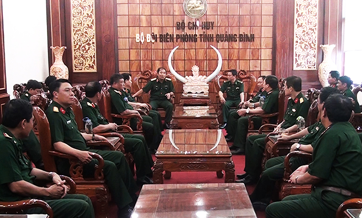 Đồng chí trung tướng Phùng Sỹ Tấn phát biểu tại buổi làm việc 