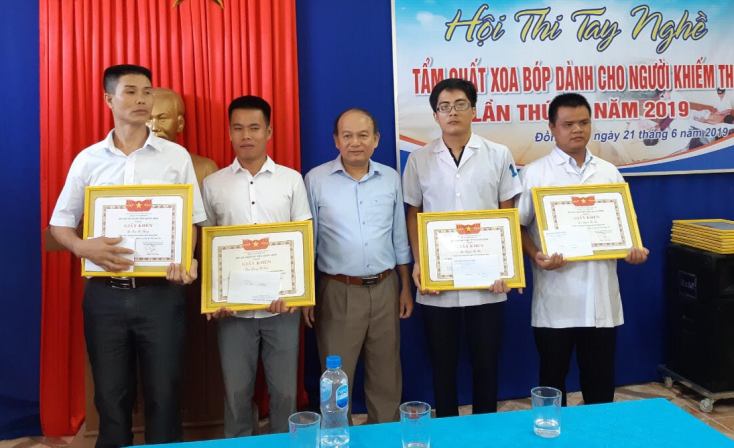  Nhiều hội thi nâng cao tay nghề tẩm quất cho hội viên được Hội Người mù tỉnh tổ chức thực hiện.