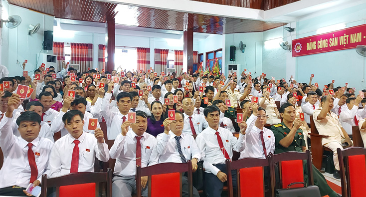 Đại hội biểu quyết thông qua Nghị quyết đại hội