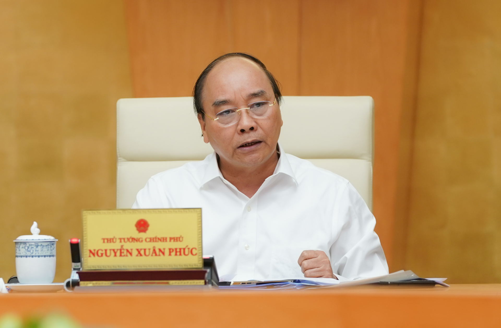  Thủ tướng Nguyễn Xuân Phúc phát biểu tại cuộc họp - Ảnh: VGP/Quang Hiếu
