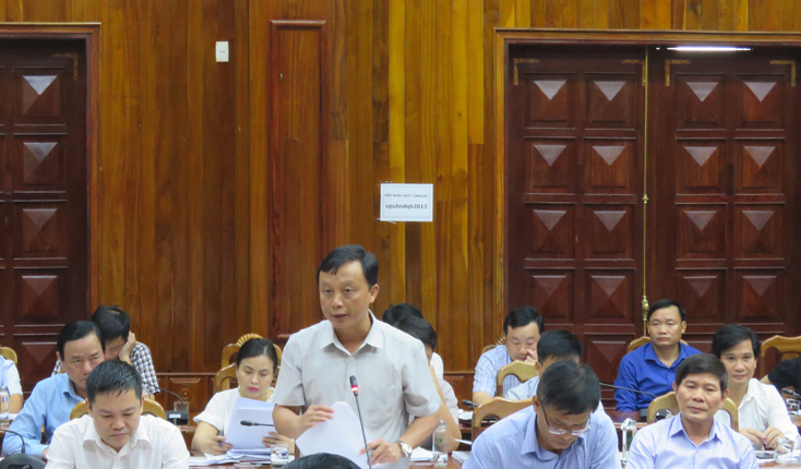 Giám đốc Sở Nông nghiệp-PTNT báo cáo tình hình giải ngân các dự án của ngành và cam kết tiến độ giải ngân đối với các dự án thuôc ngành mình được giao.