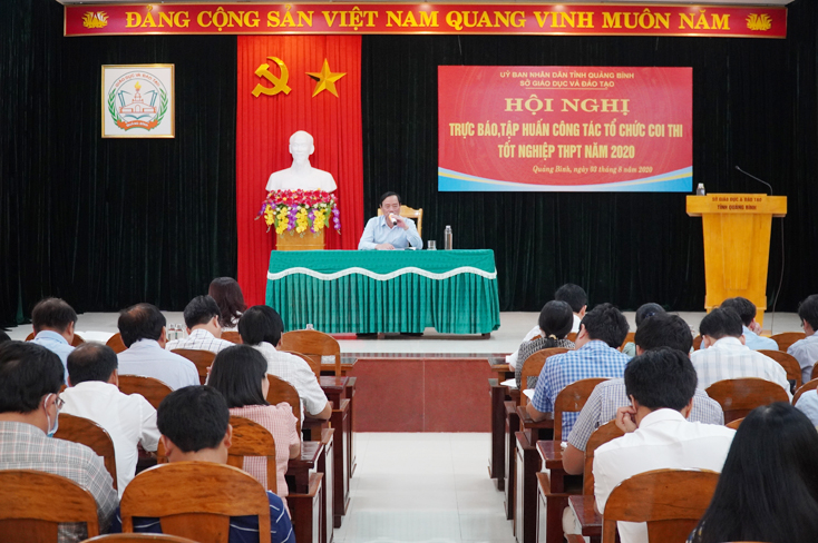 Giám đốc Sở GD-ĐT, Phó Trưởng Ban Thường trực Ban Chỉ đạo thi tỉnh chủ trì buổi trực báo chuẩn bị thi tốt nghiệp THPT năm 2020. 
