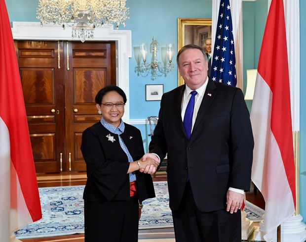 Ngoại trưởng Mỹ Mike Pompeo và người đồng cấp Indonesia Retno Marsudi trong cuộc gặp hồi năm 2018. (Ảnh: BNG Mỹ)