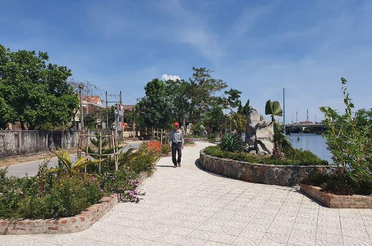 Xuân Thủy có 3 thôn đã xây dựng được công viên cạnh bờ sông. 