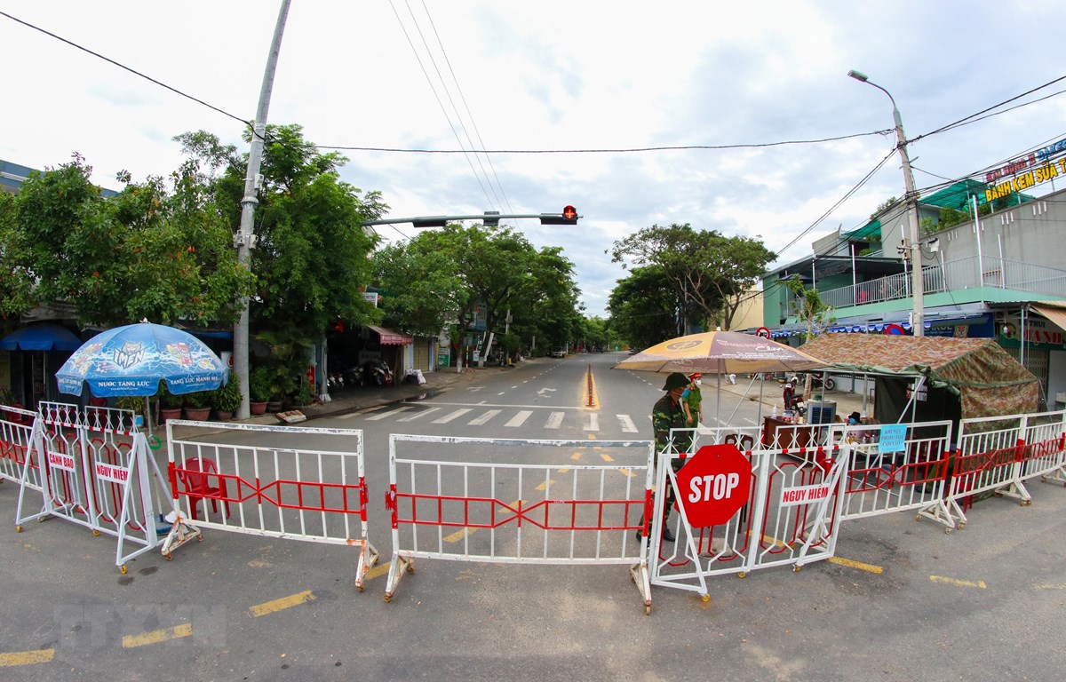  Người dân Đà Nẵng thực hiện nghiêm Chỉ thị 16/TTg. (Ảnh: Trần Lê Lâm/TTXVN)