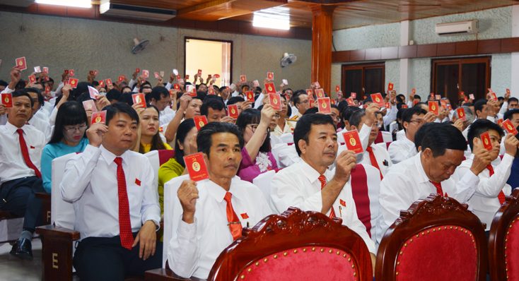 Đại hội biểu quyết thông qua Nghị quyết đại hội
