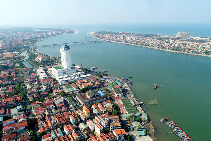 Đảng bộ thành phố quyết tâm xây dựng Đồng Hới trở thành thành phố du lịch giàu đẹp, văn minh. 