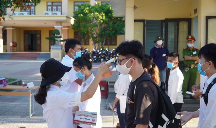 Kiểm soát dịch bệnh Covid-19 được thực hiện nghiêm ngặt tại Kỳ thi tốt nghiệp THPT năm 2020.
