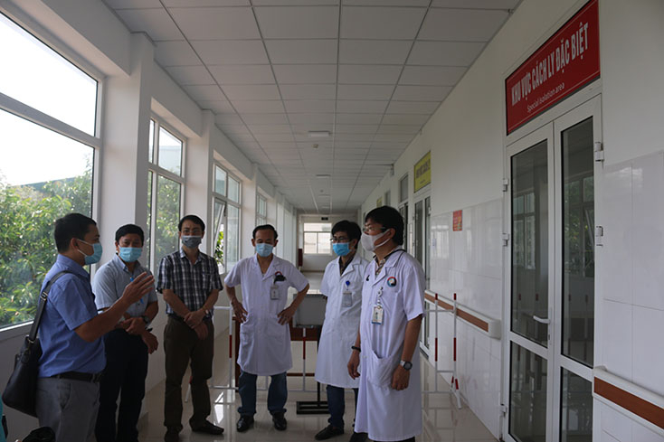 Đeo khẩu trang khi tiếp xúc là một trong những giải pháp quan trọng nhằm chủ động phòng chống dịch bệnh Covid-19.