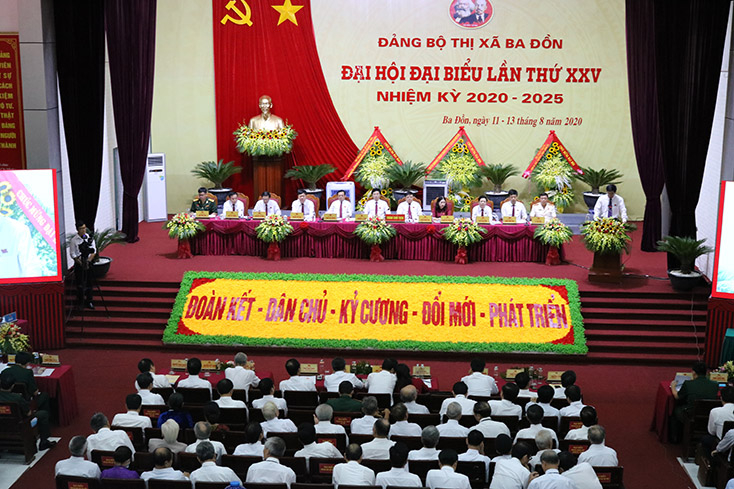 Toàn cảnh Đại hội đại biểu Đảng bộ thị xã Ba Đồn lần thứ XXV