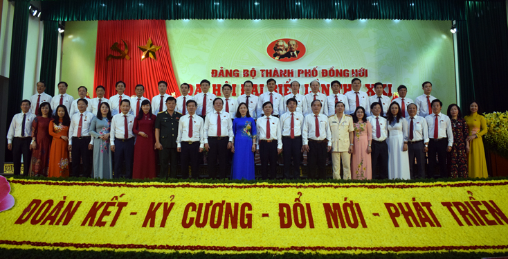 Ban Chấp hành Đảng bộ TP. Đồng Hới khóa XXI ra mắt, nhận nhiệm vụ trước Đại hội.