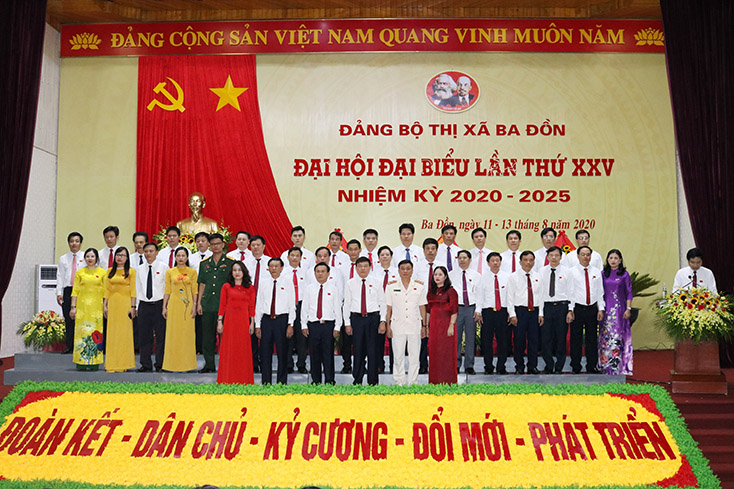 Ban chấp hành Đảng bộ thị xã Ba Đồn khóa XXV, nhiệm kỳ 2020-2025 gồm 39 đồng chí