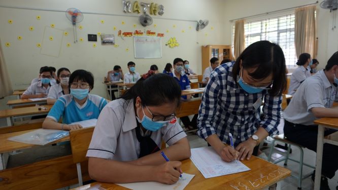 Thí sinh vừa kết thúc một kỳ thi tốt nghiệp THPT  
