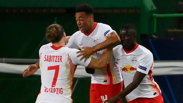 Tyler Adams (giữa) mang chiến thắng về cho RB Leipzig. (Nguồn: Sky)