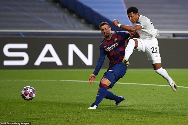  Gnabry gia tăng cách biệt cho Bayern Munich.