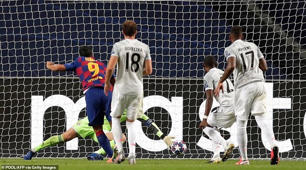  Suarez nhen nhóm hy vọng mong manh cho Barcelona.