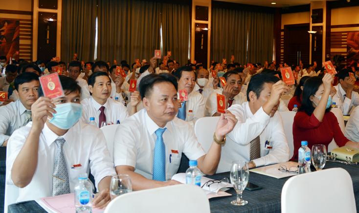  Đại hội biểu quyết thông qua Nghị quyết đại hội.