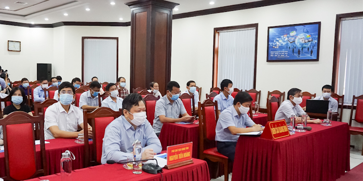 Đồng chí Nguyễn Tiến Hoàng, Phó Chủ tịch UBND tỉnh dự lễ khai trương tại điểm cầu truyền hình tỉnh Quảng Bình.
