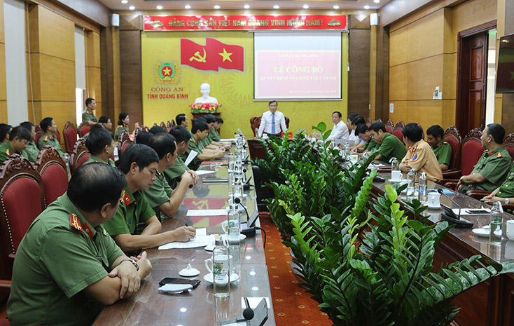 Buổi lễ công bố quyết định.