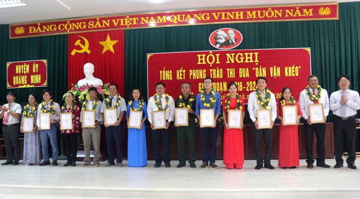 và các cá nhân xuất sắc trong thực hiện phong trào thi đua  "Dân vận khéo " giai đoạn 2016-2020.