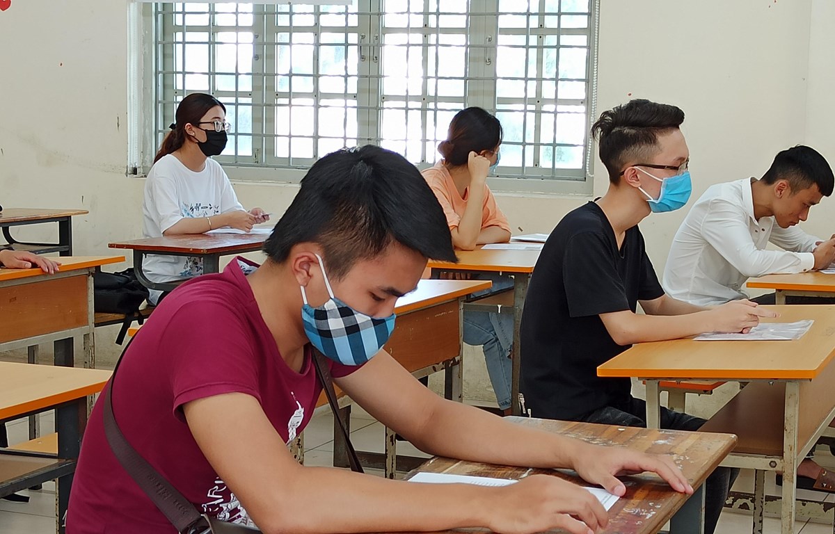 Thí sinh dự thi tốt nghiệp trung học phổ thông. (Ảnh: Phạm Mai/Vietnam+)