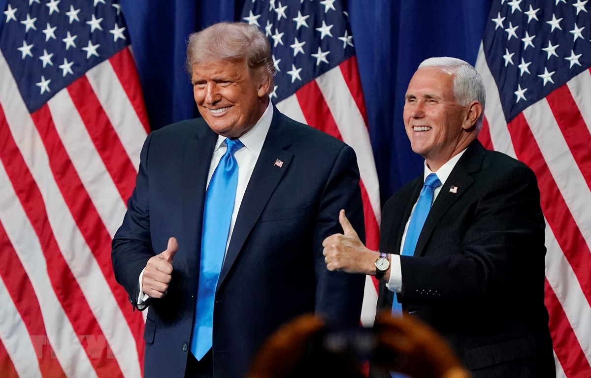 Tổng thống Donald Trump (trái) và Phó Tổng thống Mỹ Mike Pence. (Ảnh: AFP/TTXVN)