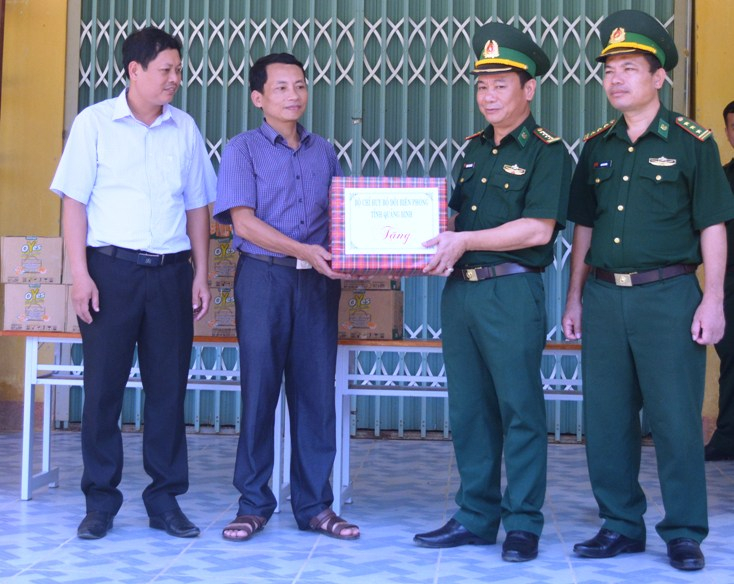  ...và chúc mừng các thầy cô trường Tiểu học và Trung học cơ sở Thượng Hóa, huyện Minh Hóa nhân dịp năm học mới.