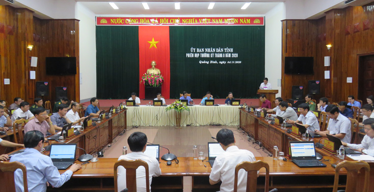 Giám đốc Sở Kế hoạch - Đầu tư báo cáo tóm tắt tình hình KT-XH tháng 8-2020 và tình hình giải ngân vốn đầu tư công 8 tháng năm 2020