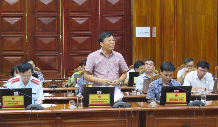 Giám đốc Sở Lao động Thương binh và Xã hội báo cáo thêm về việc thực hiện chính sách hỗ trợ cho người dân bị ảnh hưởng do dịch bệnh Covid-19...