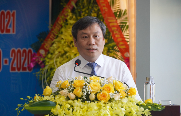 Đồng chí Vũ Đại Thắng, Bí thư Tỉnh ủy phát biểu tại buổi gặp gỡ cán bộ, giáo viên Trường THPT chuyên Võ Nguyên Giáp ngay sau Lễ Khai giảng năm học mới 2020-2021.