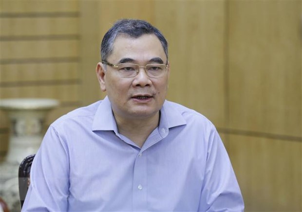 Thiếu tướng Tô Ân Xô, Chánh Văn phòng, Người Phát ngôn của Bộ Công an, trao đổi với phóng viên của Thông tấn xã Việt Nam. (Ảnh: Doãn Tấn/TTXVN)