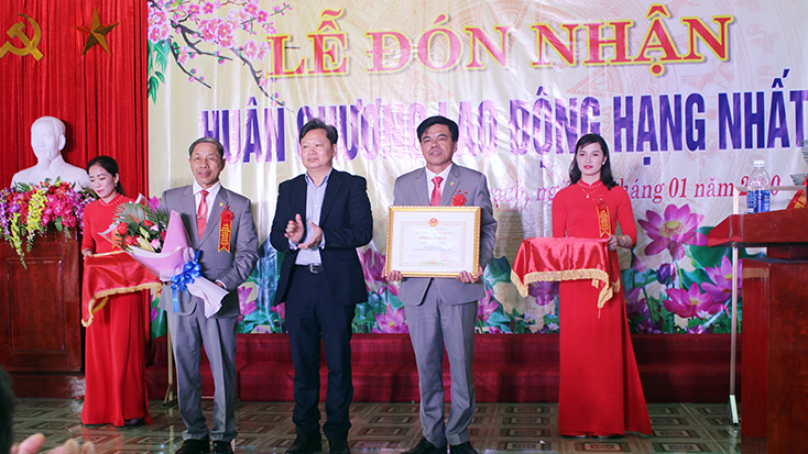  QTDND xã Vạn Trạch vinh dự đón nhận Huân chương Lao động hạng Nhất.